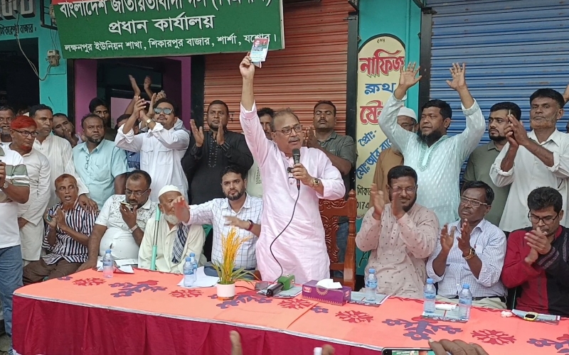 নারীদের অধিকার সুনিশ্চিত করতে উঠান বৈঠক করলেন মফিকুল হাসান তৃপ্তি