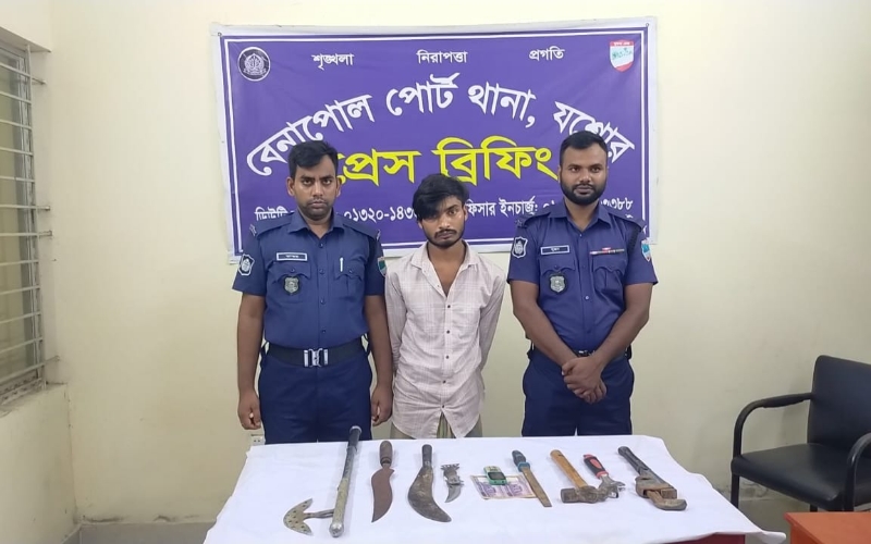 বেনাপোল চেকপোষ্টে দুর্ধর্ষ চুরির ৪৮ ঘন্টার মধ্যে চোর গ্রেফতার