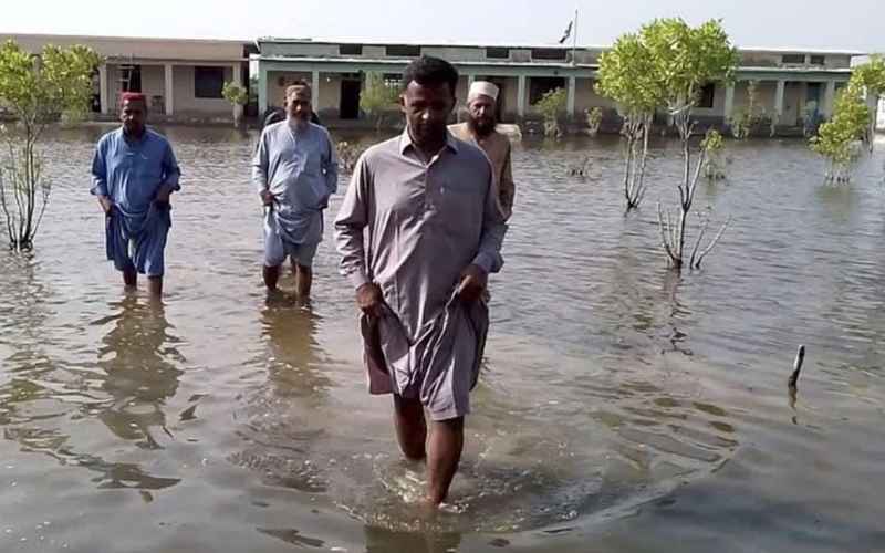 পাকিস্তানে ভারী বৃষ্টি ও বন্যায় মৃতের সংখ্যা ছাড়াল ১০০  জনেরও বেশি