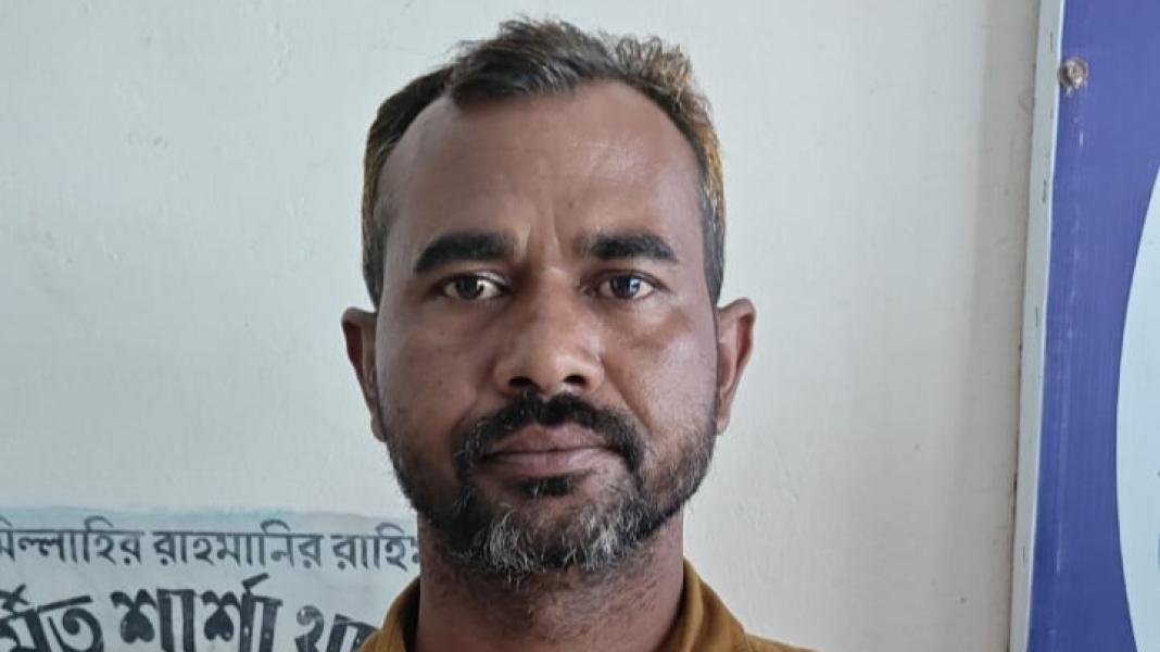 শার্শায় কৃষকের বাড়িতে বোমা হামলার প্রধান অভিযুক্ত তোতা গ্রেপ্তার